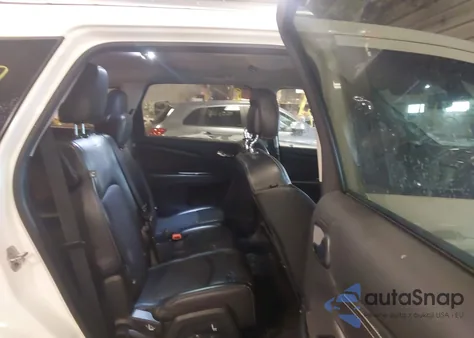 2019 Dodge Journey Crossroad z USA, uszkodzony, nr VIN 3C4PDCGG5KT693631